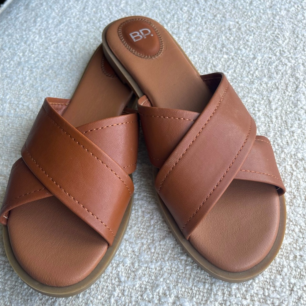 BP sandals. Tobacco color